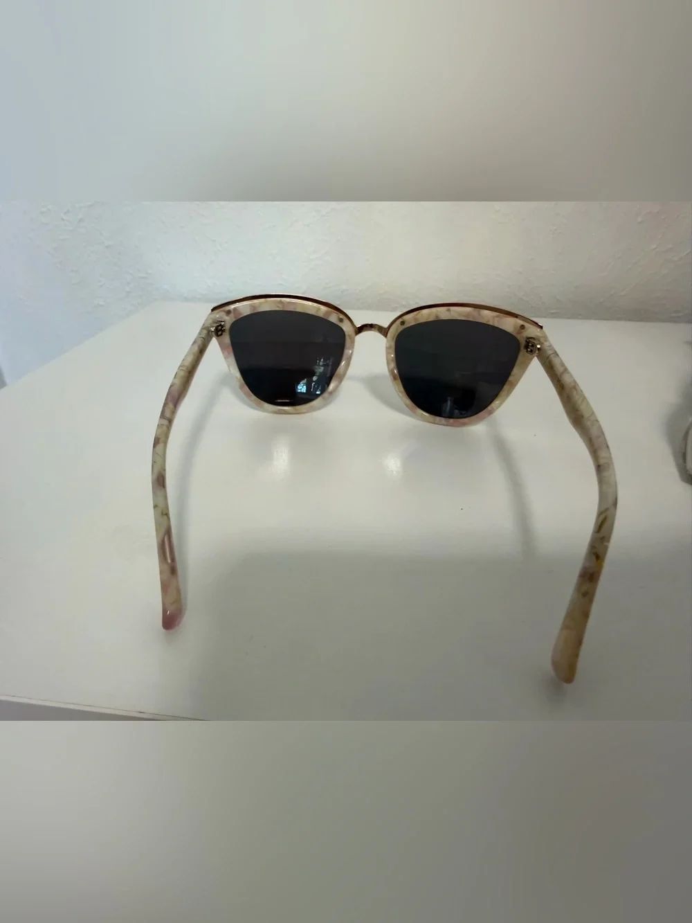 Diff Eyewear Women’s Tortoiseshell Cream Cat-Eye Sunglasses - Black Lenses